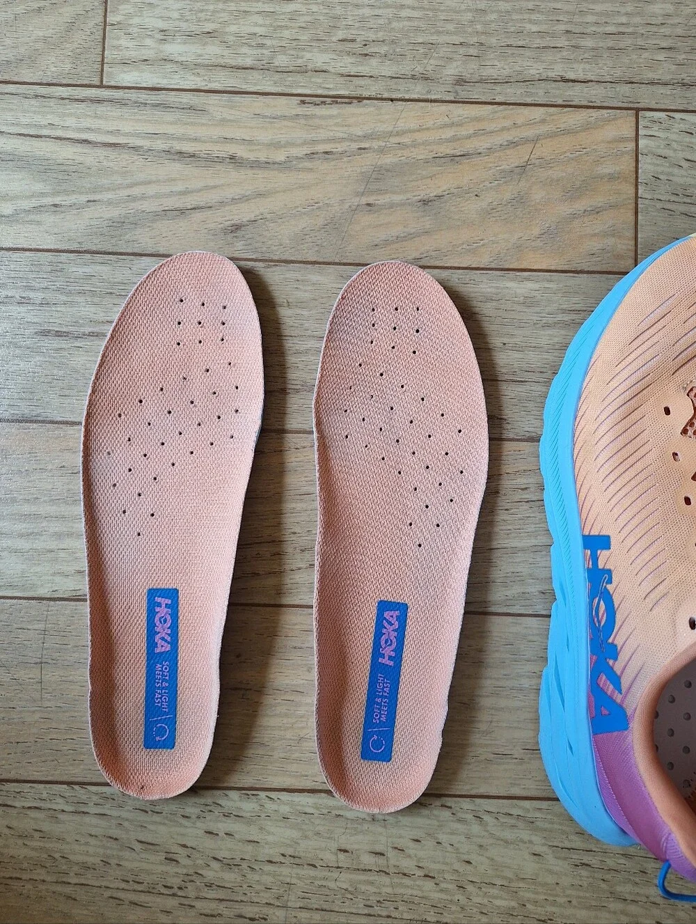 Hoka Ricon 3 Women's Mock Orange / Cyclamen  Size 10B